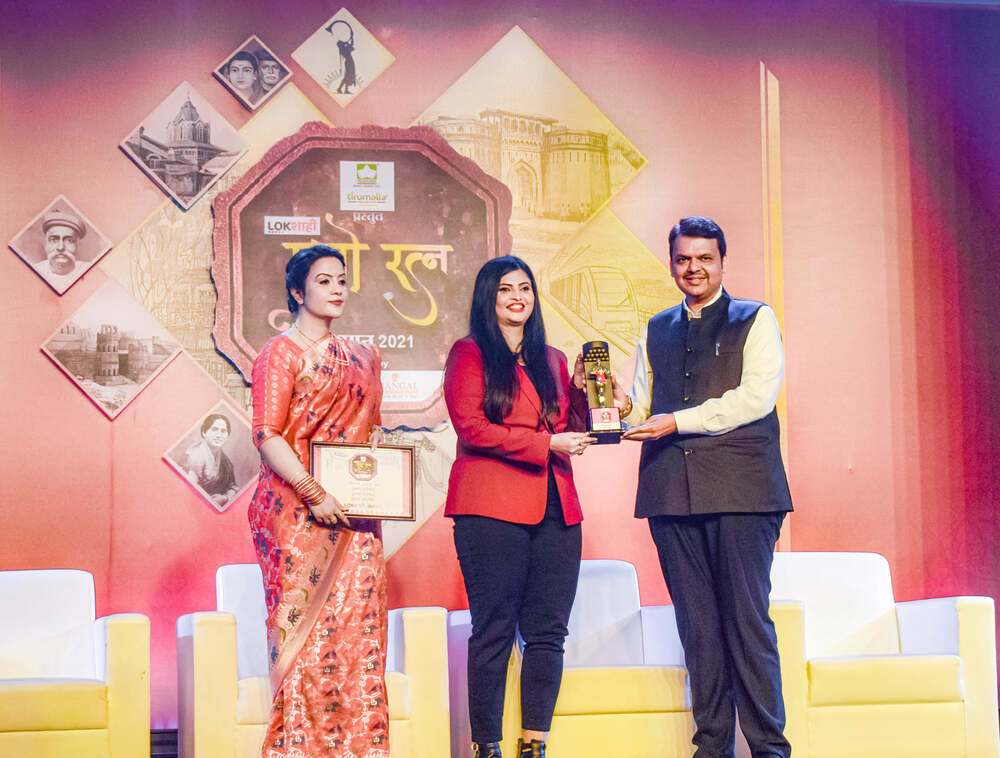 Hon. Devendra Fadanvis ji presented “Lokshahi Pune Ratna 2021 award” to Mrs Archana Suresh Kute (MD – The Kute Group)